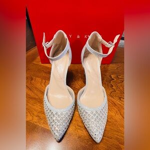 Kelly & Katie Bayae Pump, silver, size 7.5